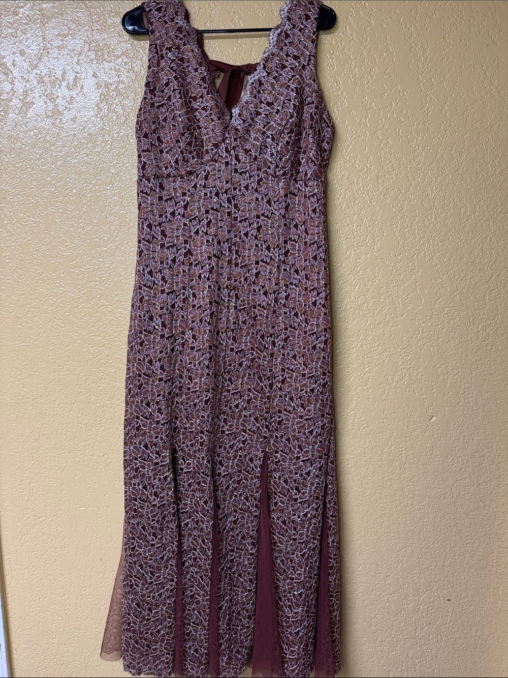 Sleeveless V-Neck Mauve Lace Maxi Dress